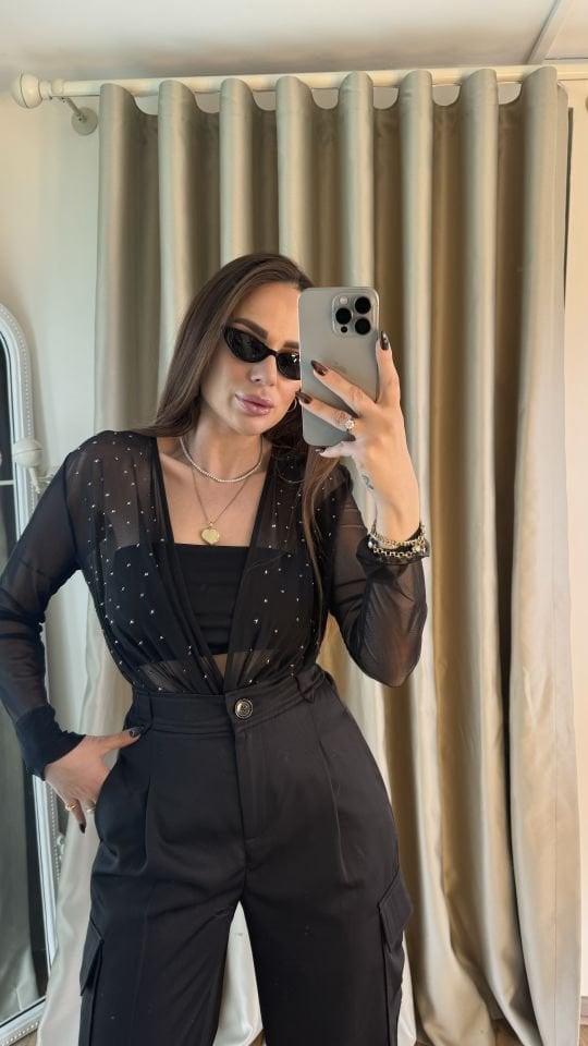 Siyah tül detaylı bluz